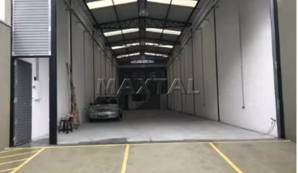 Galpão à venda na Região da Casa Verde, com 290m². Com 3 vagas na frente e portão automático.