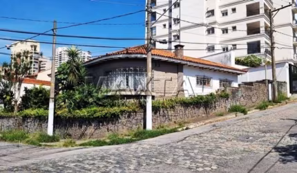 Casa à venda no Jardim São Paulo, 180 metros quadrados, 3 dormitórios e 4 vagas.