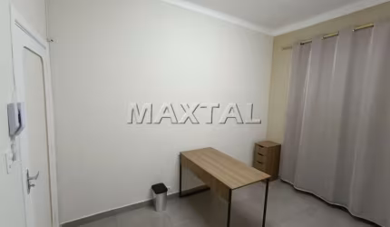 Sala comercial na região de Santana com 20², com 1 banheiro e 1 vaga rotativa.