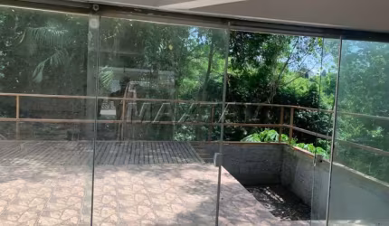 Casa em Condomínio com 3 dorms c/suítes, 5 vagas e quintal, Vila Irmãos Arnoni