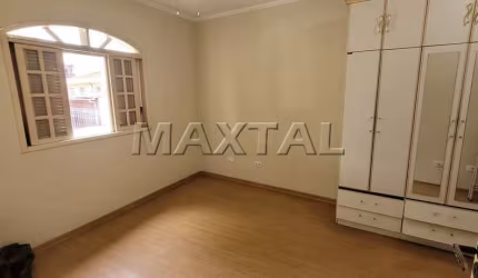 Sobrado de esquina à Venda com 3 Suítes, 3 Vagas, Sala 2 ambientes, no Bairro Parque Vitória.