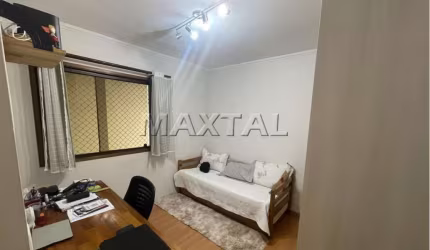 Sobrado em condomínio fechado na Vila Gustavo com 195,00 m²,  3 dormitórios, 1 suíte e 2 vagas