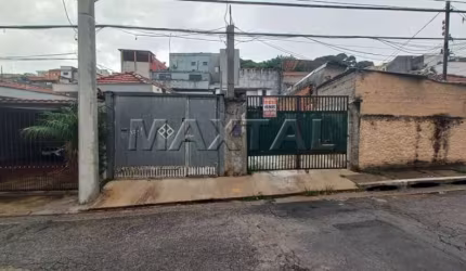 Terreno plano à venda de 241m², com sobrado no local a uma quadra da Avenida Imirim.