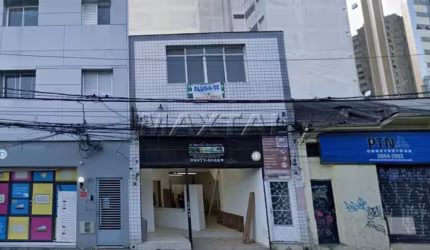 Prédio Comercial à venda em Santana. Com 157m², 3 salas e 2 vagas de garagem.