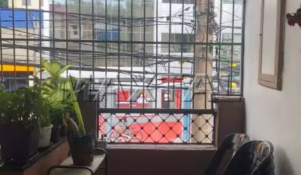 Sobrado à venda com 2 dormitórios,1 suíte, sala, cozinha com armários, em Santana.