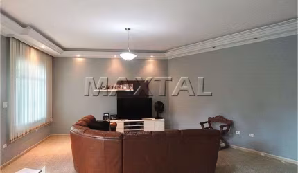 Casa à venda com 600 m², 4 suítes, 8 banheiros, 10 vagas, no Barro Branco