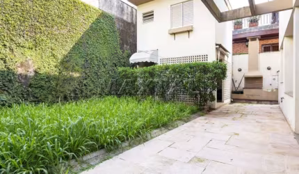 Vende-se Casa no  Jardim São Bento, com 442m², 4 dormitórios, 1 suíte , 2 salas , 10 vagas .