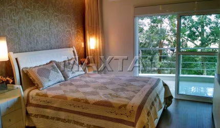 Casa 6 dormitórios, sendo 3 suítes, área gourmet, 16 vagas de garagem e 810m² na Região do Tremembe.