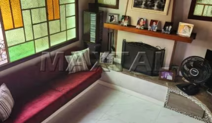 Casa térrea com 350m², 4 dormitórios, 3 suítes, 6 vagas de garagem em Tremembé.