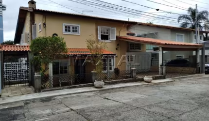 Casa em condomínio com 240m² , 3 dormitórios, 2 suítes, 5 banheiros e 5 vagas em Santana.