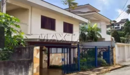Sobrado  Condomínio fechado à venda, de 286 m². Com 4 quartos , 4 banheiros e 3 vagas.