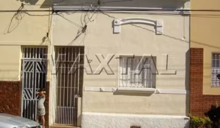 Casa térrea com 100 m², próxima a estação Tiradentes, com 1 dormitório, sala, cozinha e sem vaga .