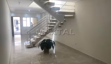 Sobrado no Parque Peruche com 155m², 3 Dormitórios, 3 suíte, 4 banheiros e 2 vagas.
