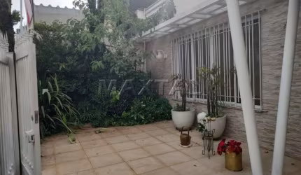 Casa com 3 dormitórios em excelente local. Com 3 vagas, terreno 9 metros de frente x 25 metros