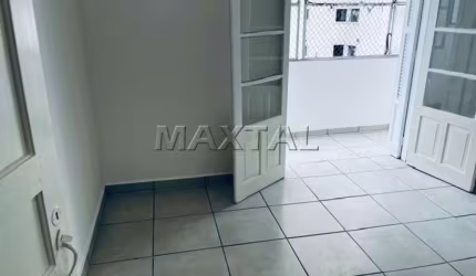 Apartamento à venda, de 69m², com 2 dormitórios, sem elevador e sem garagem. Em Santana.