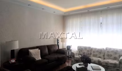 Casa de 3 andares no Jardim França, 840m², 8 dormitórios, 5 suítes e 8 vagas de garagem.