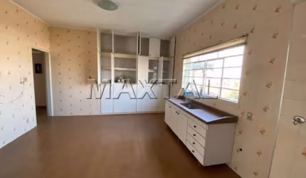 Sobrado de 347m² à venda, na Vila Aurora. Com 6 dormitórios, 1 sala e 2 vagas.