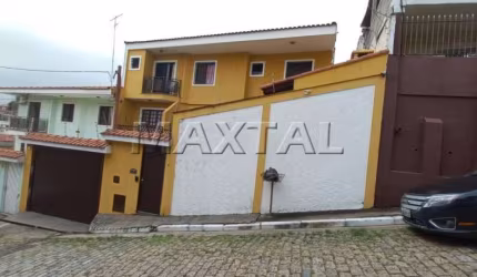 Sobrado à venda de 125m². Com 3 dormitórios, 1 suíte, 3 banheiros e 2 vagas.
