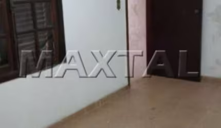 Sobrado em Santana, muito próximo à Av. Braz Leme, precisando de reforma e com vaga.
