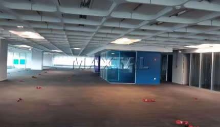 Laje comercial 1.422m², 2 banheiros, 14 vagas de garagem, Locação no Centro Empresarial De São Paulo