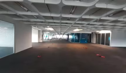 Laje comercial 2844m², 2 banheiros, 28 vagas de garagem. Locação no Centro Empresarial De São Paulo.