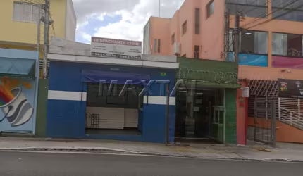Prédio comercial com 2 lojas de rua à venda na Parada Pinto, com 8 salas e 3 banheiros.