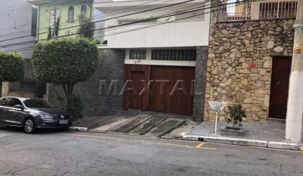 Casa com 3 dormitórios, 1 suíte, ampla sala, copa e Cozinha, sacada e 3 vagas de garagem.