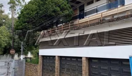 Sobrado em condomínio fechado no Jardim São Bento , com 3 quartos, 2 salas, 4 banheiros  e 5 vagas.
