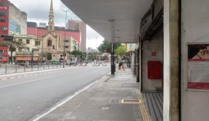 Loja Comercial, ao lado do Metrô , 300 m² com 04 banheiros, 4 vagas ao lado do Metrô