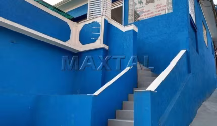 Casa comercial com 196m², sendo dividida em: 1 casa, 1 pizzaria, 1 restaurante e 1 Salão.