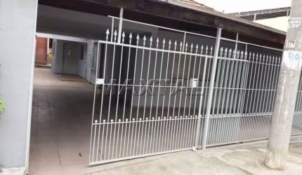 Casa à venda, com 2 dormitórios, 3 vagas de garagem e edícula. Região da Casa Verde.