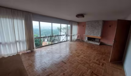 Sobrado à venda de 240m², com 3 quartos e 4 banheiros, no  Jardim São Bento.