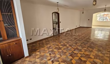 Casa de Vila à venda em Santana, com 263 m², 4 dormitórios, churrasqueira, quintal e 3 vagas.