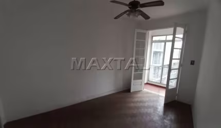 Excelente Apartamento com 61m², sala com varanda, 1 dormitório, cozinha, banheiro, área de serviço.