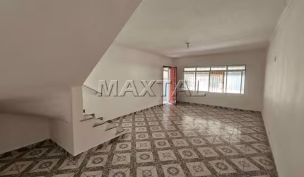 Casa à venda com 4 dormitórios, 2 vagas de garagem, cozinha,  próximo do Hipermercado Bergamini.