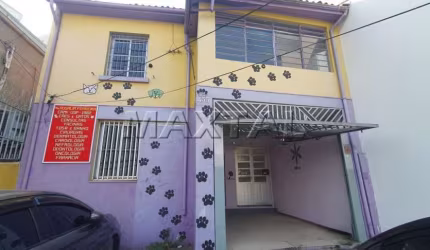 Casa comercial para locação de 330m², com  5 salas, garagem, quintal, e ótima localização.