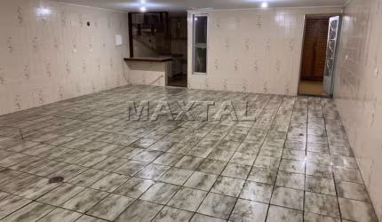 Sobrado no Jardim São Paulo, com 3 dormitórios sendo 1 suíte, 3 vagas e jardim.