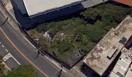 Terreno com 818m², á venda na zona norte e fica próximo da padaria Lareira.