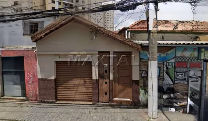 Casa térrea antiga à venda à poucos metros do Metrô Parada Inglesa, terreno com 175m².