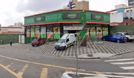 Prédio comercial com renda à venda na Água Fria, de 350m² de área construída.