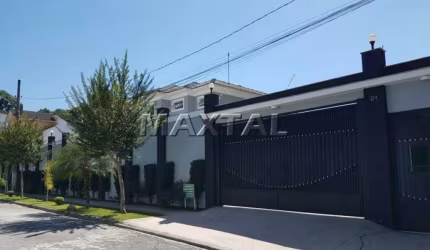 Casa em condomínio com 220m², 3 Dormitórios, 3 Suítes, 4 Banheiros e 3 Vagas.