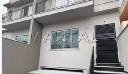 Sobrado novo à venda com 3 Dormitórios sendo 1 suíte e 6 vagas, na Santa Terezinha.
