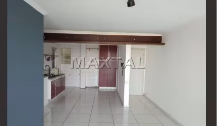 Apartamento reformado  à venda em Santana, na Rua Voluntários da Pátria, com 2 dormitórios e 1 vaga.