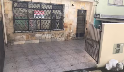 Casa no Jardim São Paulo com 136m², com 2 dormitórios, 1 Banheiro e 1 Vaga.