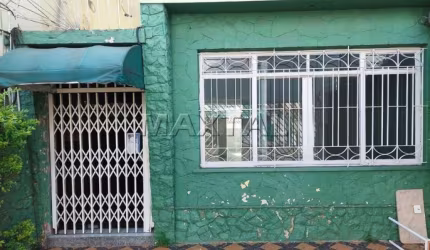 Sobrado à venda na região do Tucuruvi com 2 dormitórios, 1 suíte, quintal e 2 vagas.