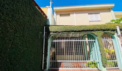 Casa à venda em Santana, 180m² com 5 dormitórios, 4 banheiros, salas, quintal, 1vaga.