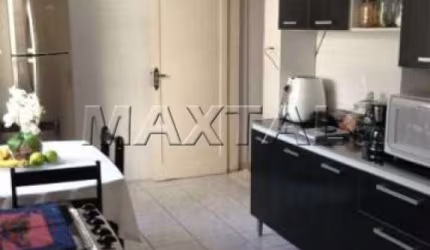 Apartamento com 90 m² em Santana com 4 dormitórios, sala ampla, cozinha e banheiro. Vende-se