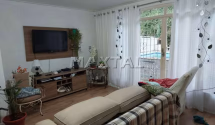 Casa à venda, no Parque Mandaqui, 190m² com 3 suítes, churrasqueira, piscina e 4 vagas.