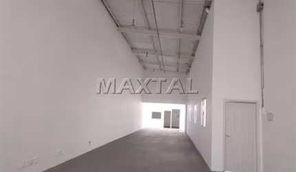 Galpão comercial para locação, localizado em frente à futura estação do metrô, de 180m² e 4 vagas.