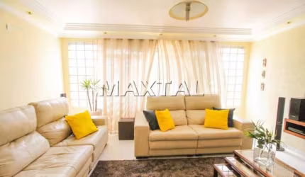Sobrado no Jardim Tremembé, 200m², 3 dormitórios com suítes,  sala e 2 vagas de garagem.